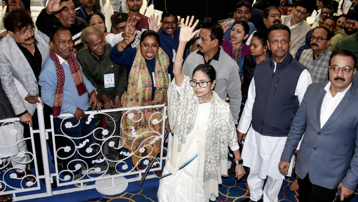 https://salarnews.in/public/uploads/images/newsimages/maannewsimage09012026_165452_Mamata .png